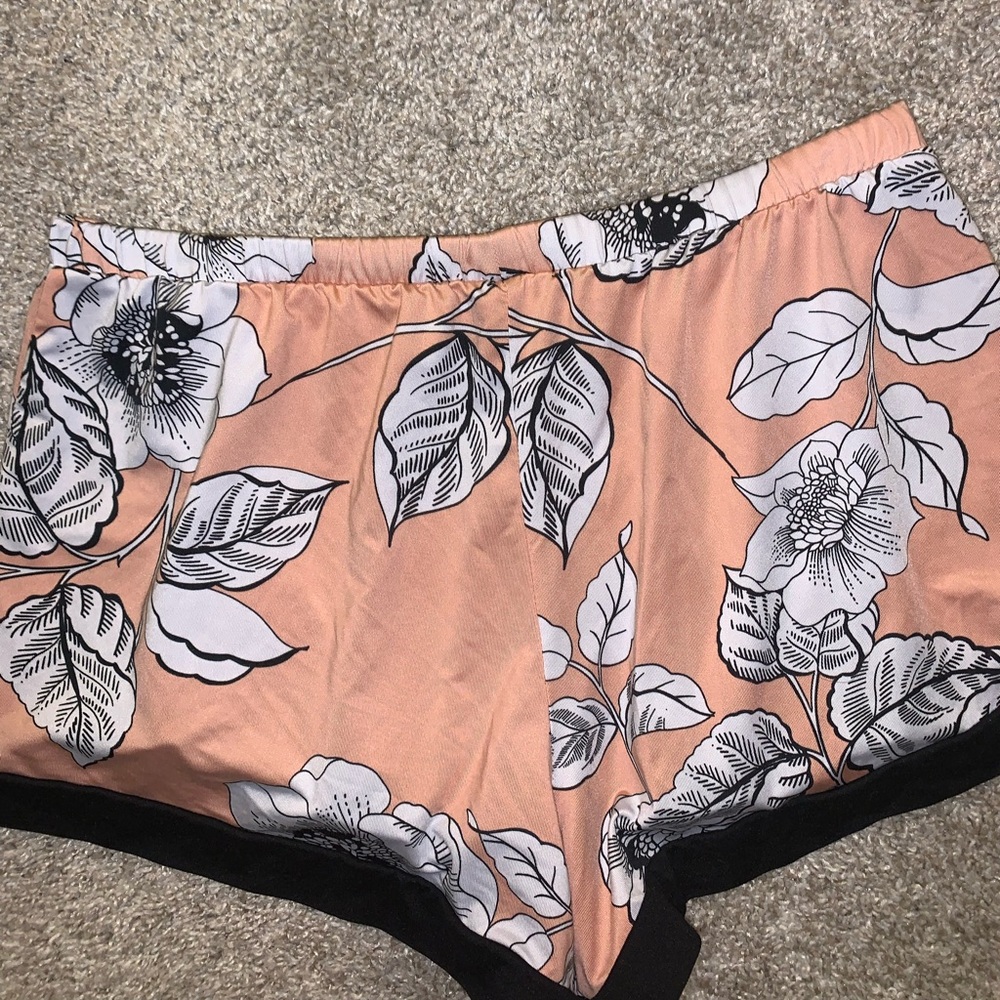 Orange, White, & Black Floral High Waist shorts size M - Picture 8 of 8